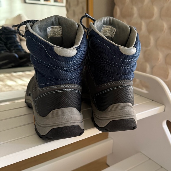 Ahnu Montarra III eVent Hiking Boot - Waterproof Vibram Soles Women’s 7 - Picture 8 of 10